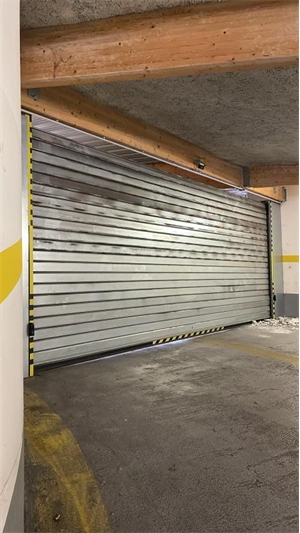 parking couvert à la location -   13002  MARSEILLE, surface 850 m2 location parking couvert - UBI415166073